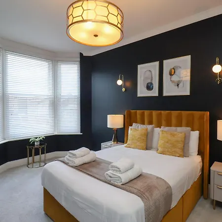 The Salisbury Sleeps 4 Classic * סקארבורו